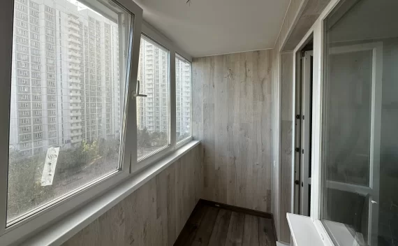 Отделка балкона ламинатом с теплыми полами