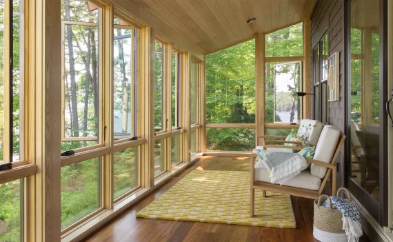 Панорамное остекление балкона в частном доме