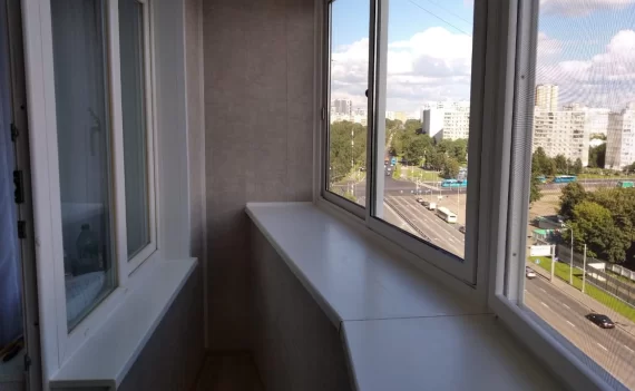 Остекление балкона с выносом slidors