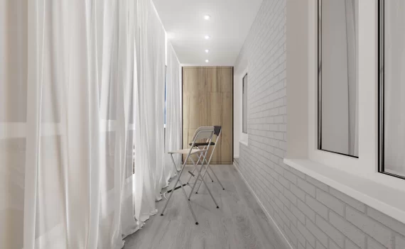 Отделка балкона ламинатом