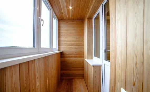 Внутренняя отделка балкона деревом